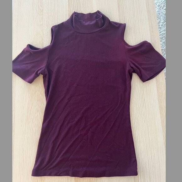 Shoulder Cut-Out Turtleneck Cropped T-Shirt - Picture 1 of 2
